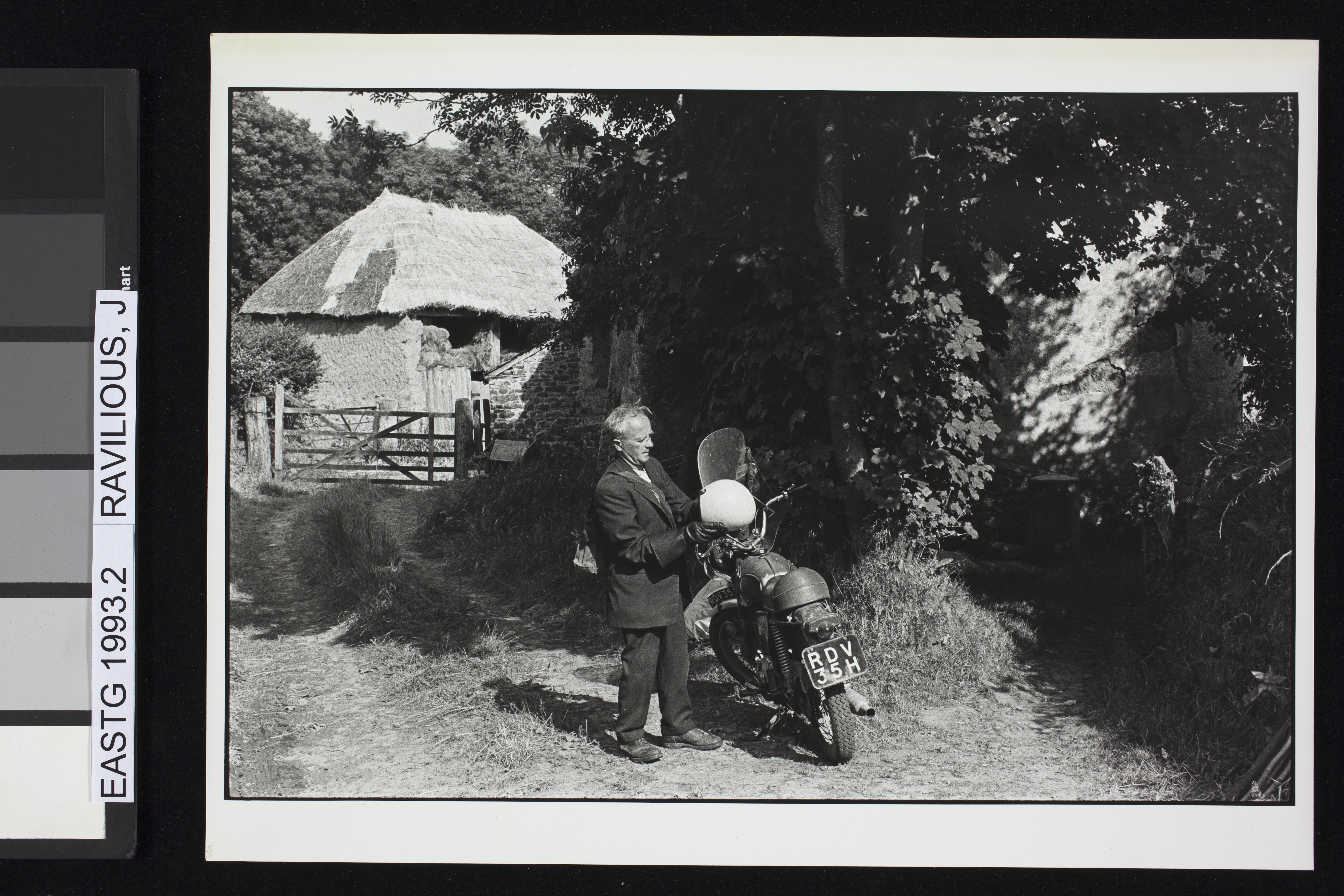 Bill Hammond going home, July 1977 (Twelve photographs from the Beaford Photographic Archive, Image 2) (1977)